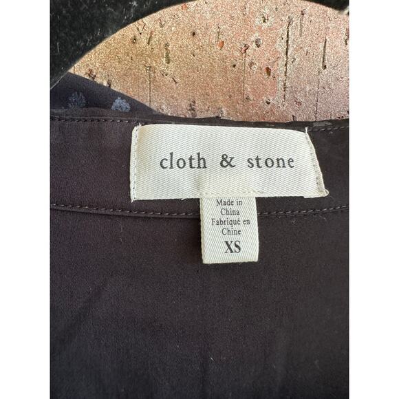 Cloth & Stone Women's Black Gray Polka Dot Hi Low Button Up Blouse Size XS NWT - Picture 3 of 3